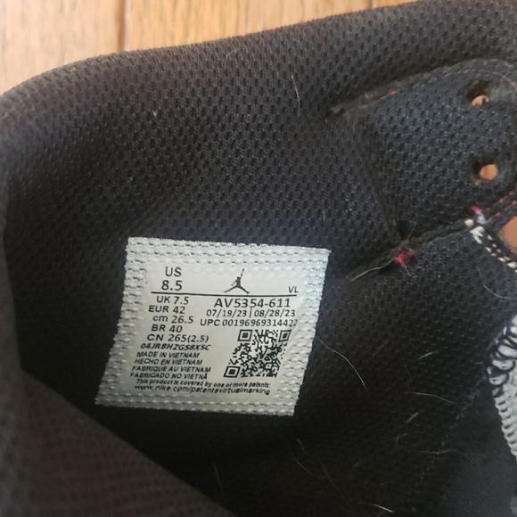 Men's Red and White Nike Air Jordan Baseball Cleats Size 8.5 - Picture 3 of 6